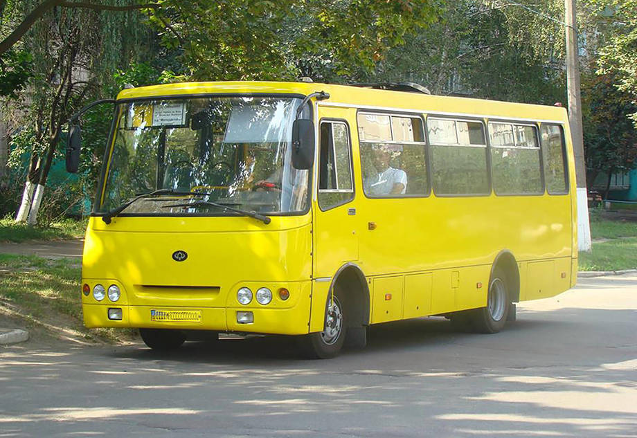 У провідну неділю рух автобусів продовжено до кладовищ