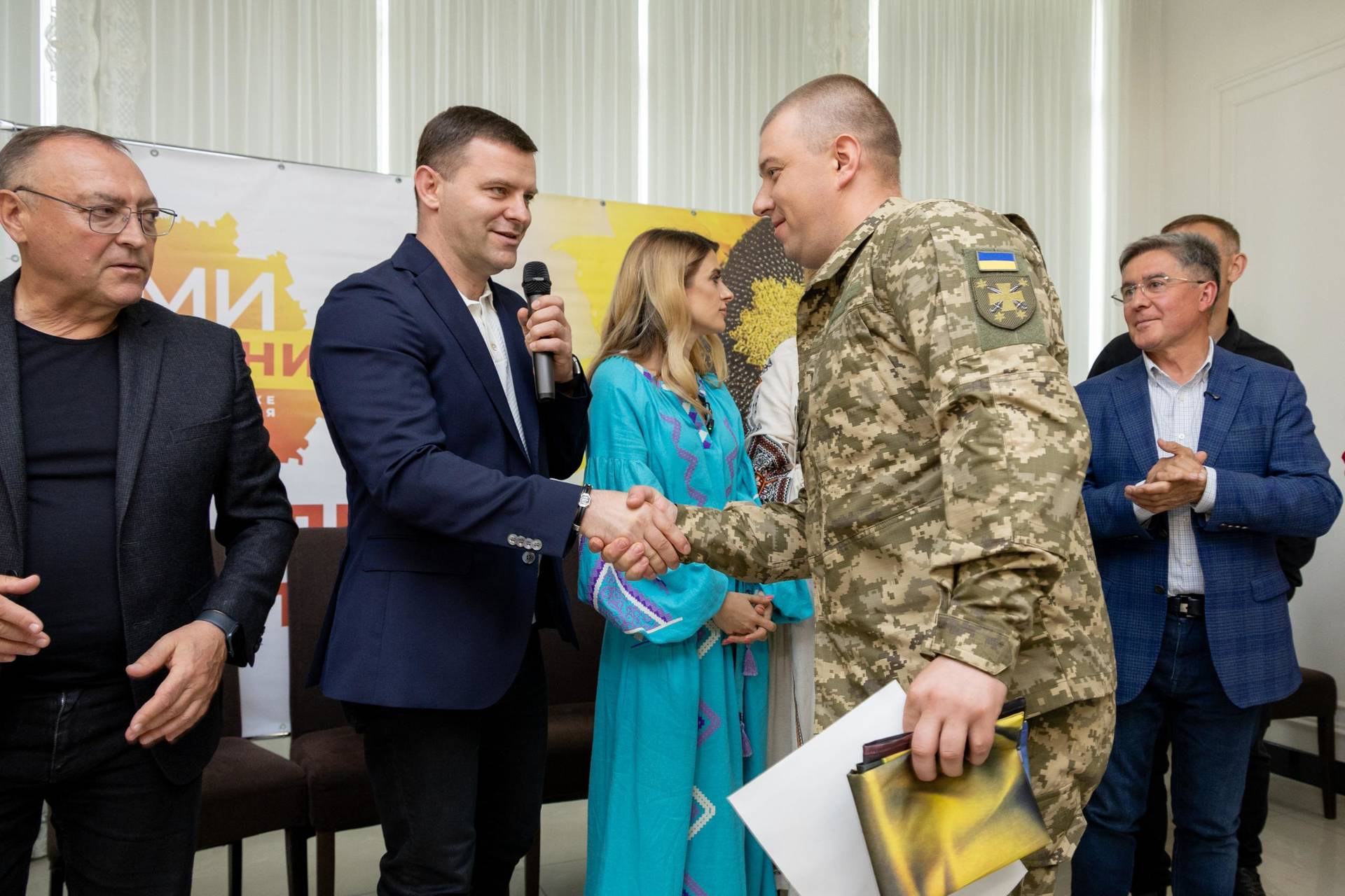 Микола Філонов разом із партнерами передали військовим 12 автомобілів та обладнання на майже 5 мільйонів гривень