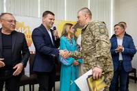 Микола Філонов разом із партнерами передали військовим 12 автомобілів та обладнання на майже 5 мільйонів гривень