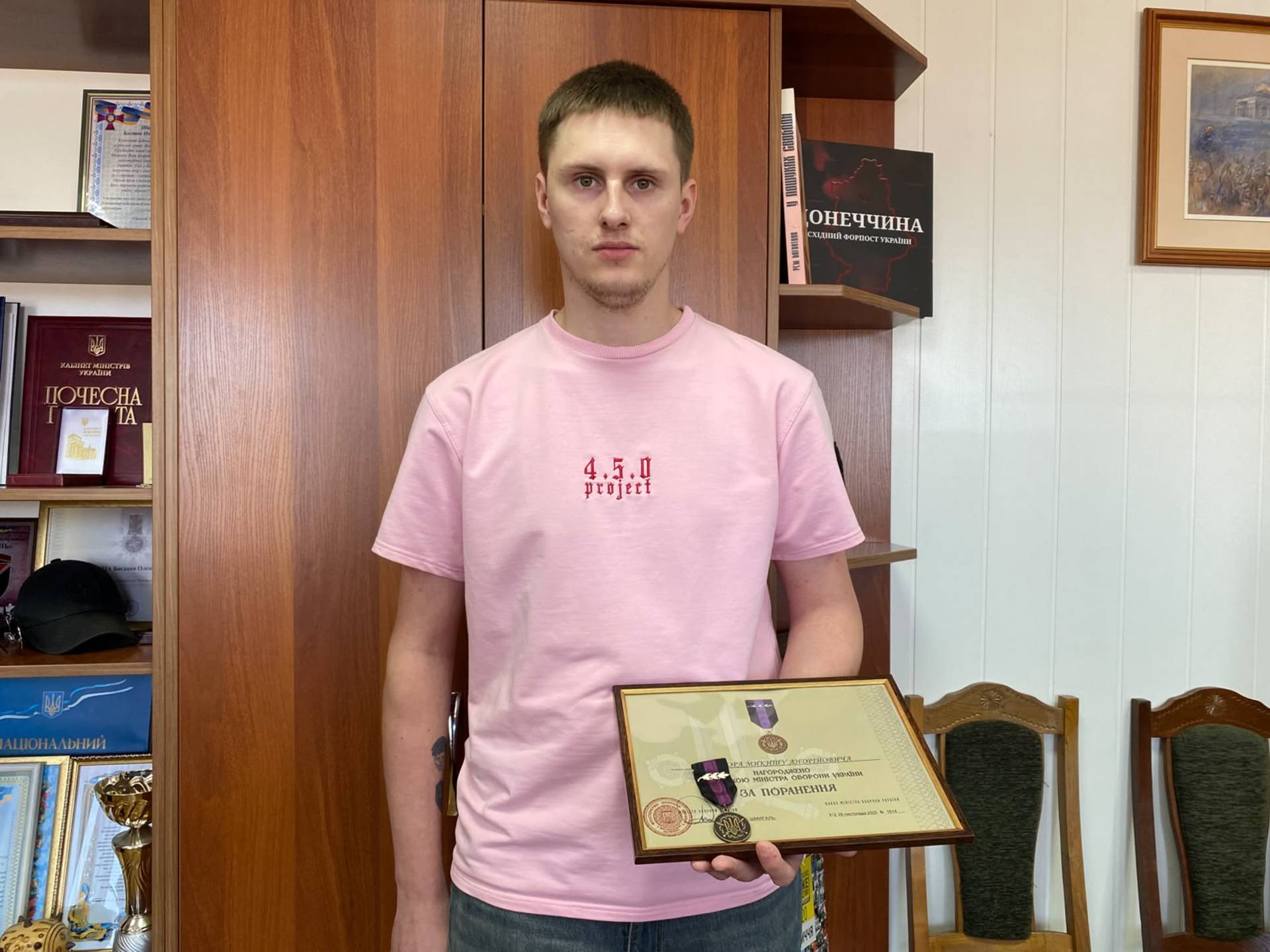 У Хмільнику вручили відзнаку «За поранення» лейтенанту Микиті Карачорі
