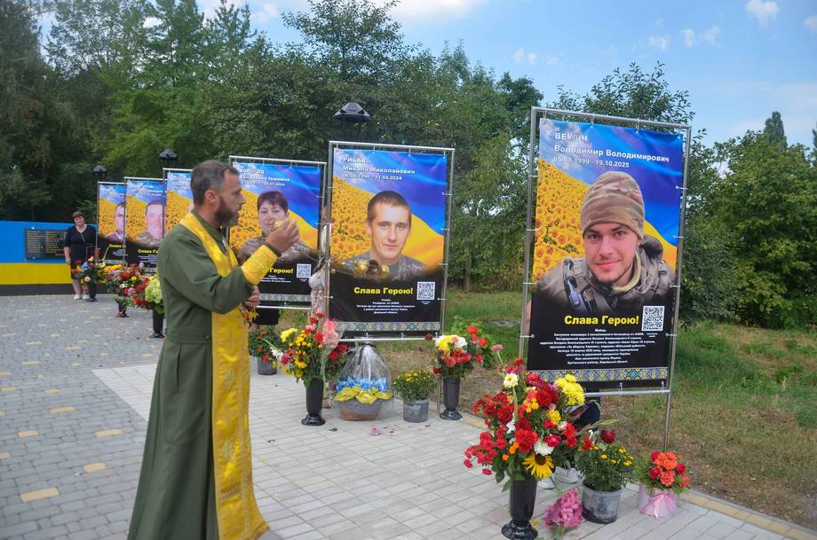 У Журавному відкрили Алею пам’яті Захисників України