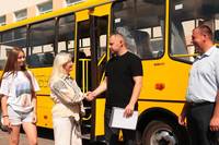 Уланівський та Війтівецький ліцеї отримали нові шкільні автобуси