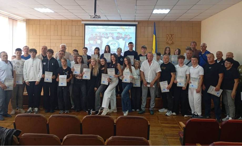 Спортивна еліта Хмільницької громади отримала нагороди, а юні футболісти вибороли перемогу
