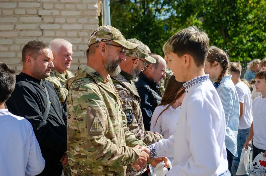 У другій школі в Хмільнику відбулася рекреаційно-спортивна зустріч «Від серця — захисникам»